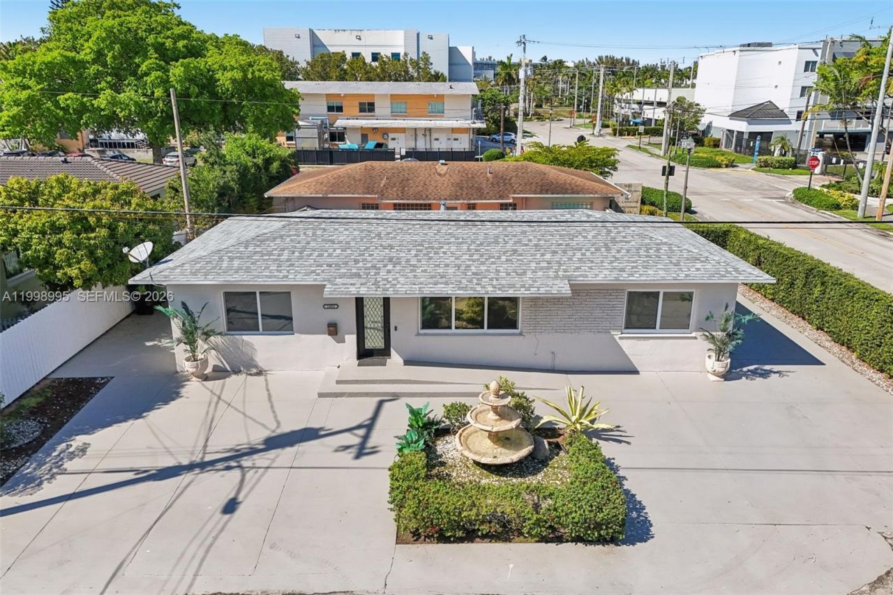 1682 NE 124th Ln, North Miami, FL 33181 Photo