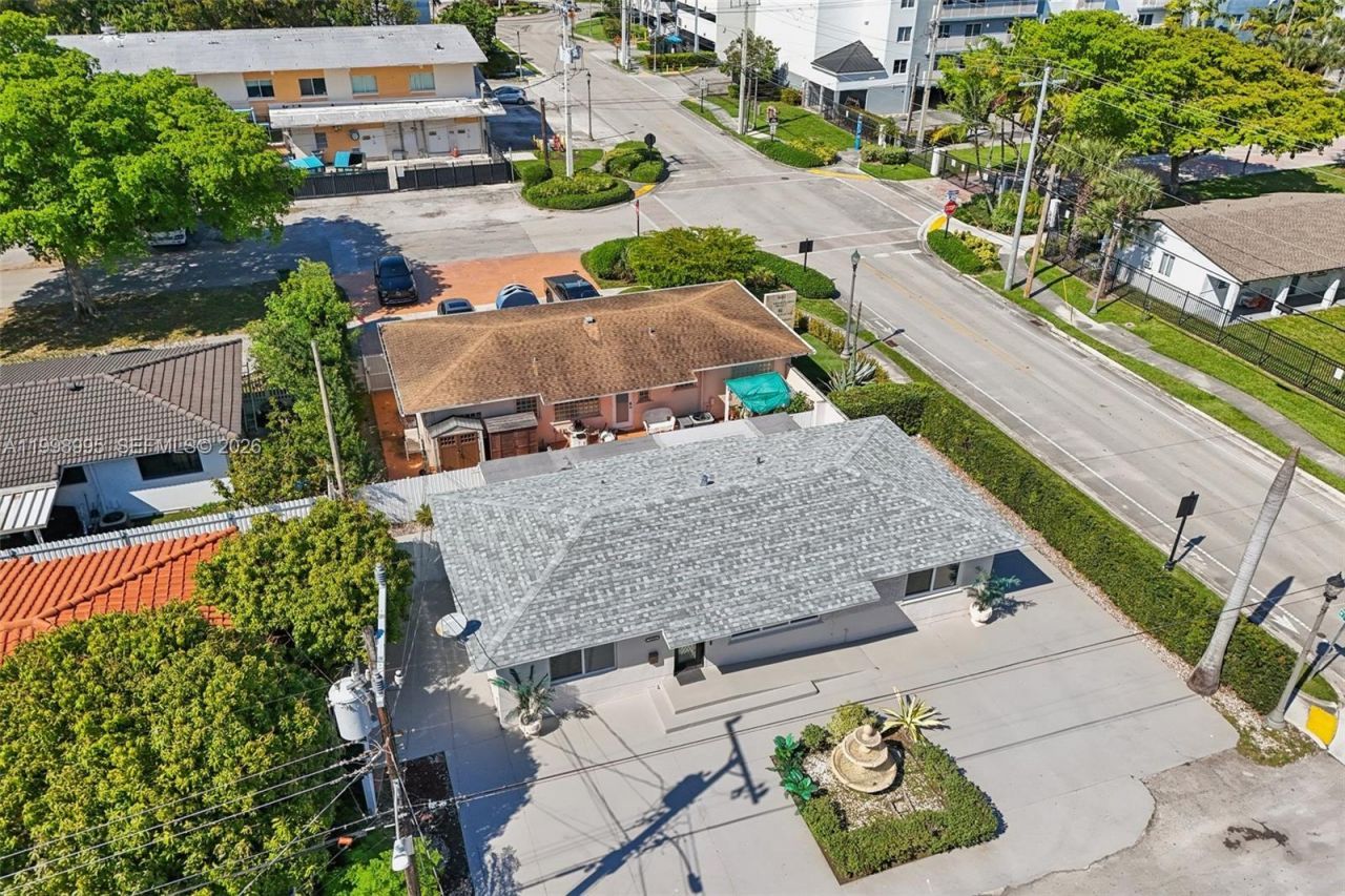 1682 NE 124th Ln, North Miami, FL 33181 Photo