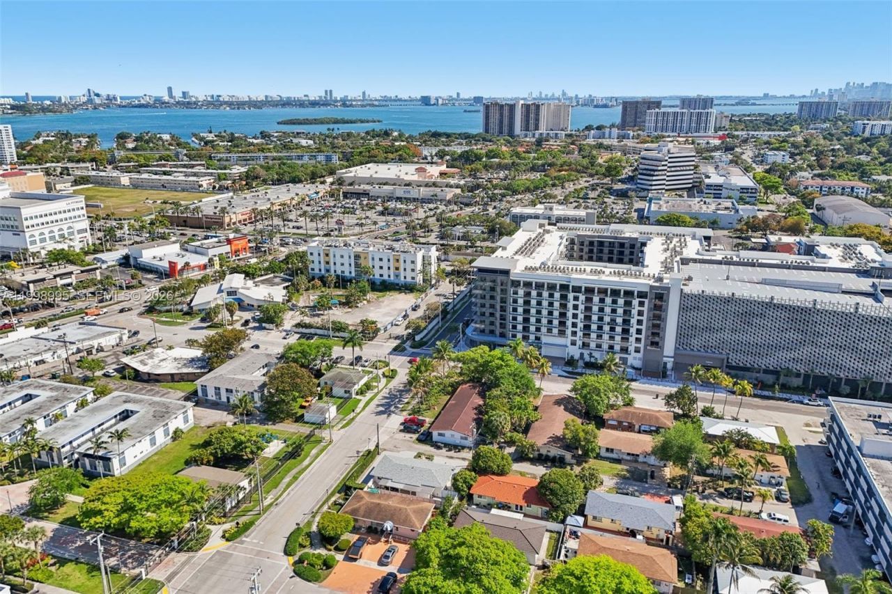 1682 NE 124th Ln, North Miami, FL 33181 Photo