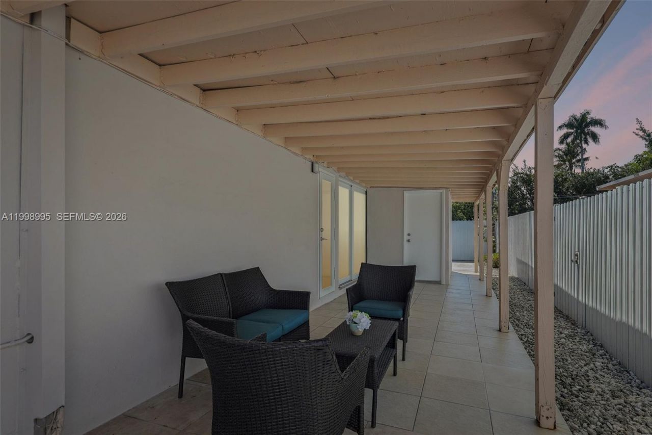 1682 NE 124th Ln, North Miami, FL 33181 Photo