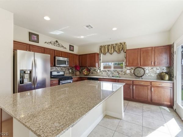 32 Lily Grove Road, Las Vegas, NV 89148