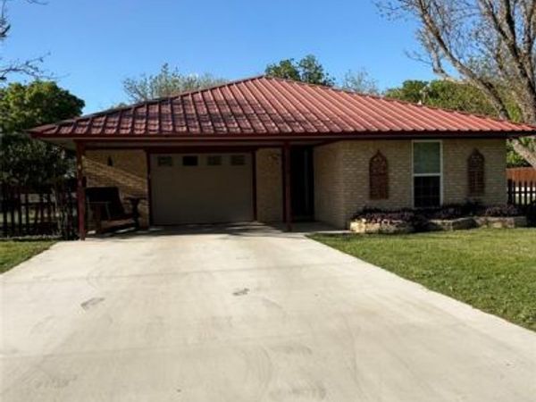 114 W Spencer Street, Bangs, TX 76823