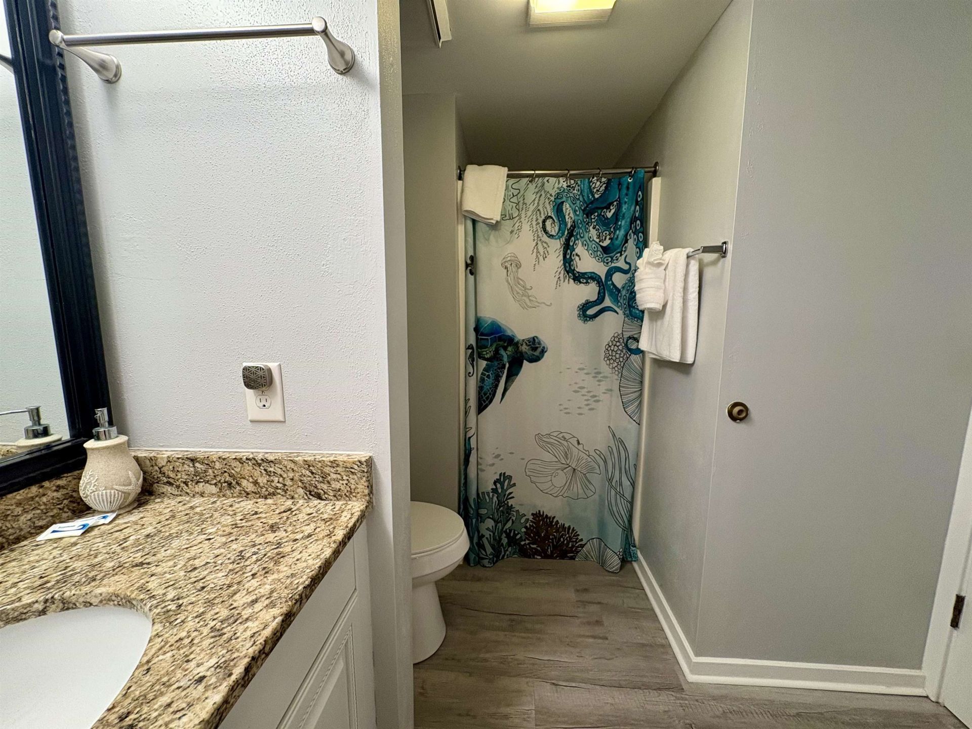 410 Melrose Pl. Photo 12