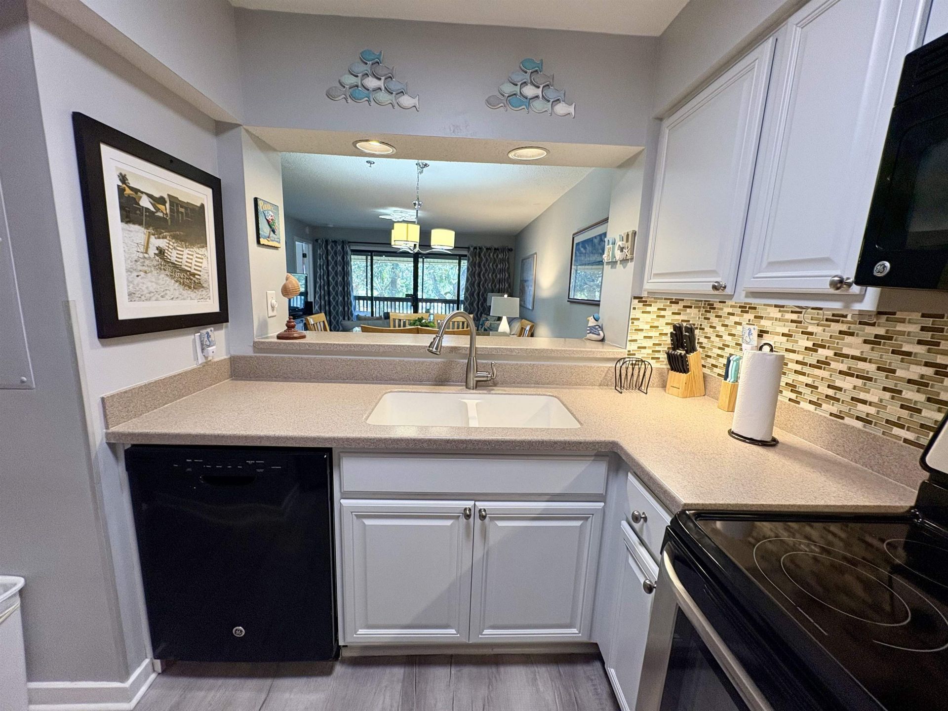 410 Melrose Pl. Photo 7