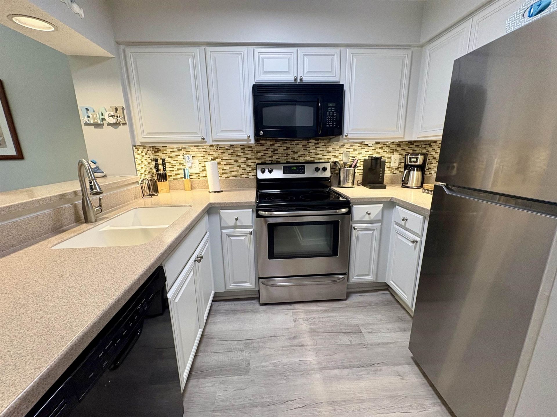 410 Melrose Pl. Photo 8