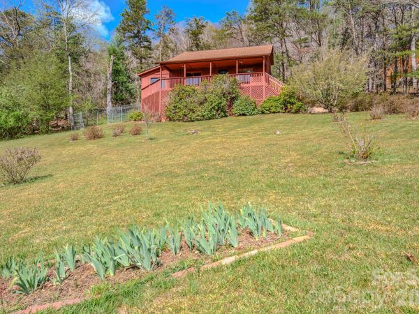 42 Camelfield Road, Weaverville, NC 28787