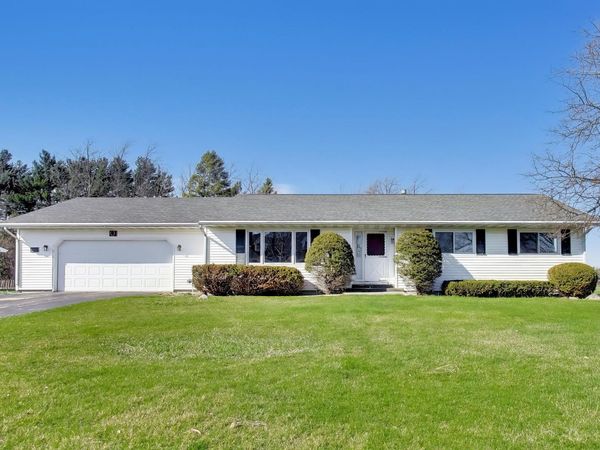 238 Thistledown Ln, Walworth, WI 53184