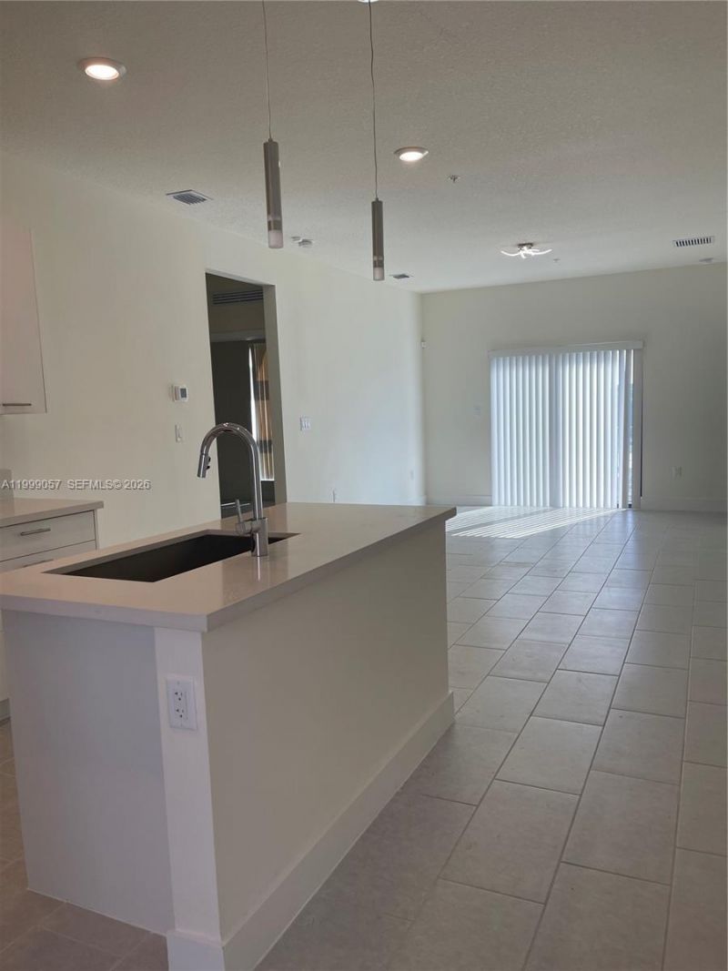 8167 NW 41st St, Unit E-409, Doral, FL 33166 Photo
