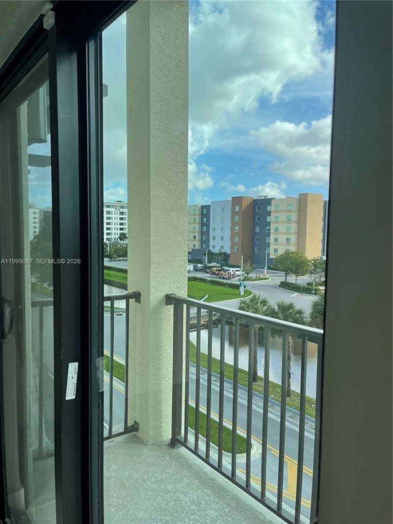 8167 NW 41st St, Unit E-409, Doral, FL 33166 Photo