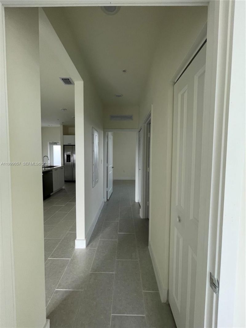 8167 NW 41st St, Unit E-409, Doral, FL 33166 Photo