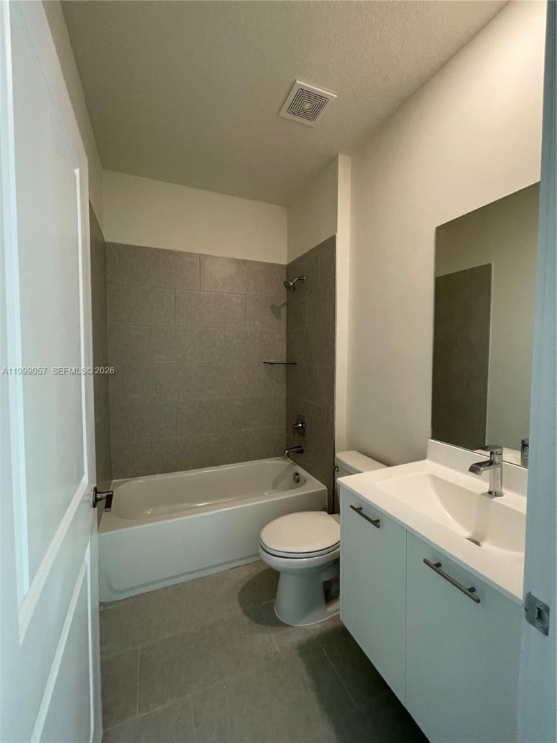 8167 NW 41st St, Unit E-409, Doral, FL 33166 Photo