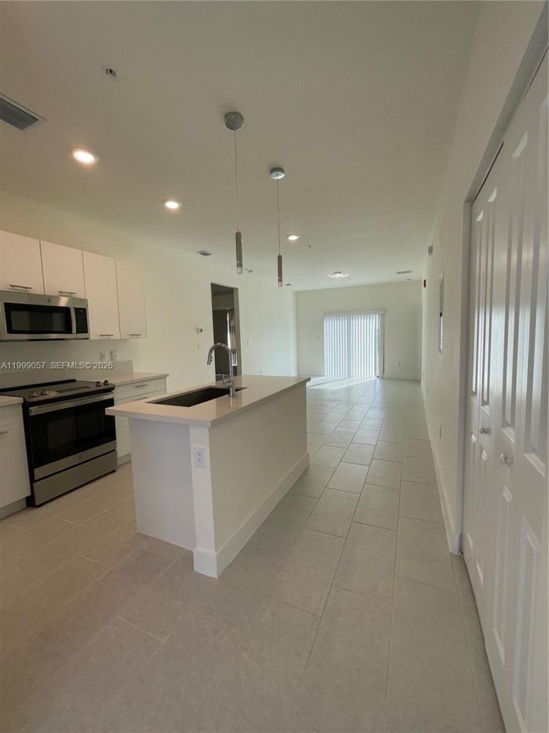 8167 NW 41st St, Unit E-409, Doral, FL 33166 Photo