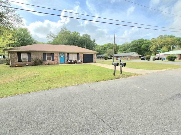 5441 Gwen Ln, Pace, FL 32571