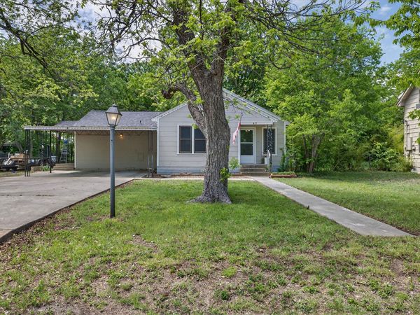 621 S Main ST, Lockhart, TX 78644