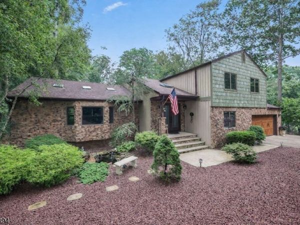 72 Fox Chase Ct, Freehold, NJ 07728