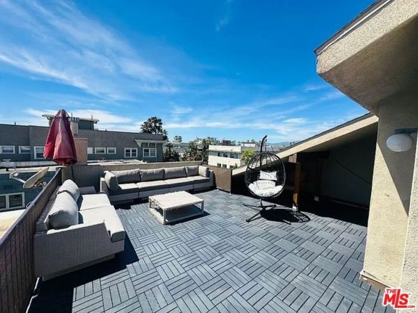 36 Breeze Avenue, Unit A, Venice, CA 90291