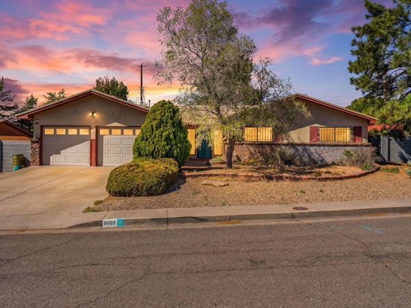 9507 Lagrima De Oro Road NE, Albuquerque, NM 87111