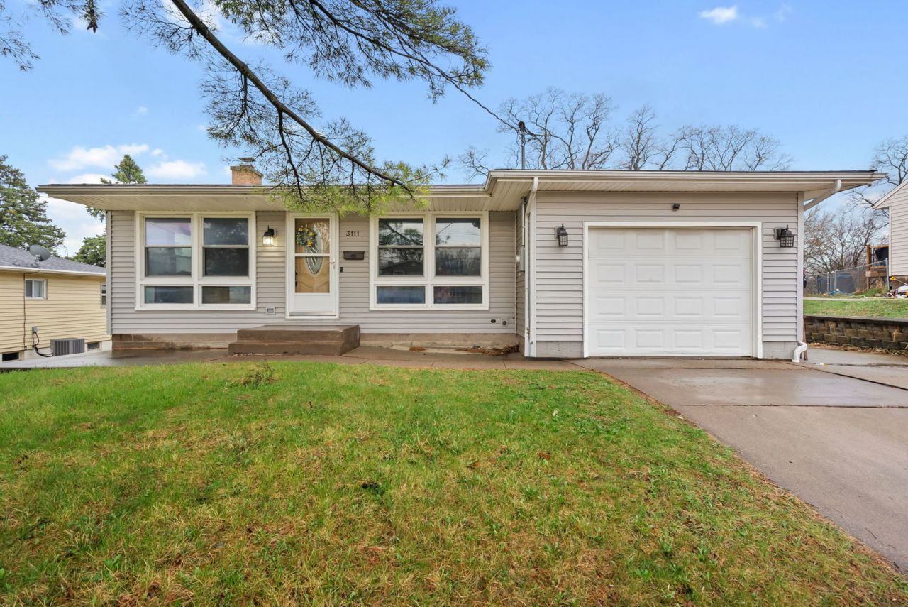 3111 W 3rd Street, Davenport, IA 52804 Main Photo