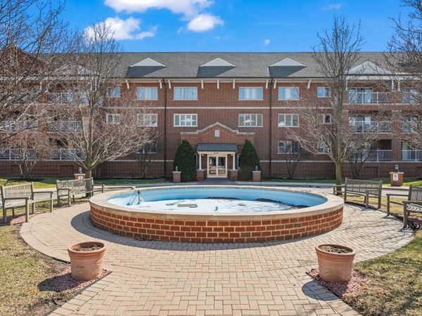 460 S Northwest Highway , Unit 212, Park Ridge, IL 60068