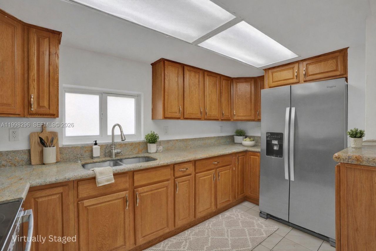 877 W 33rd St, Hialeah, FL 33012 Photo