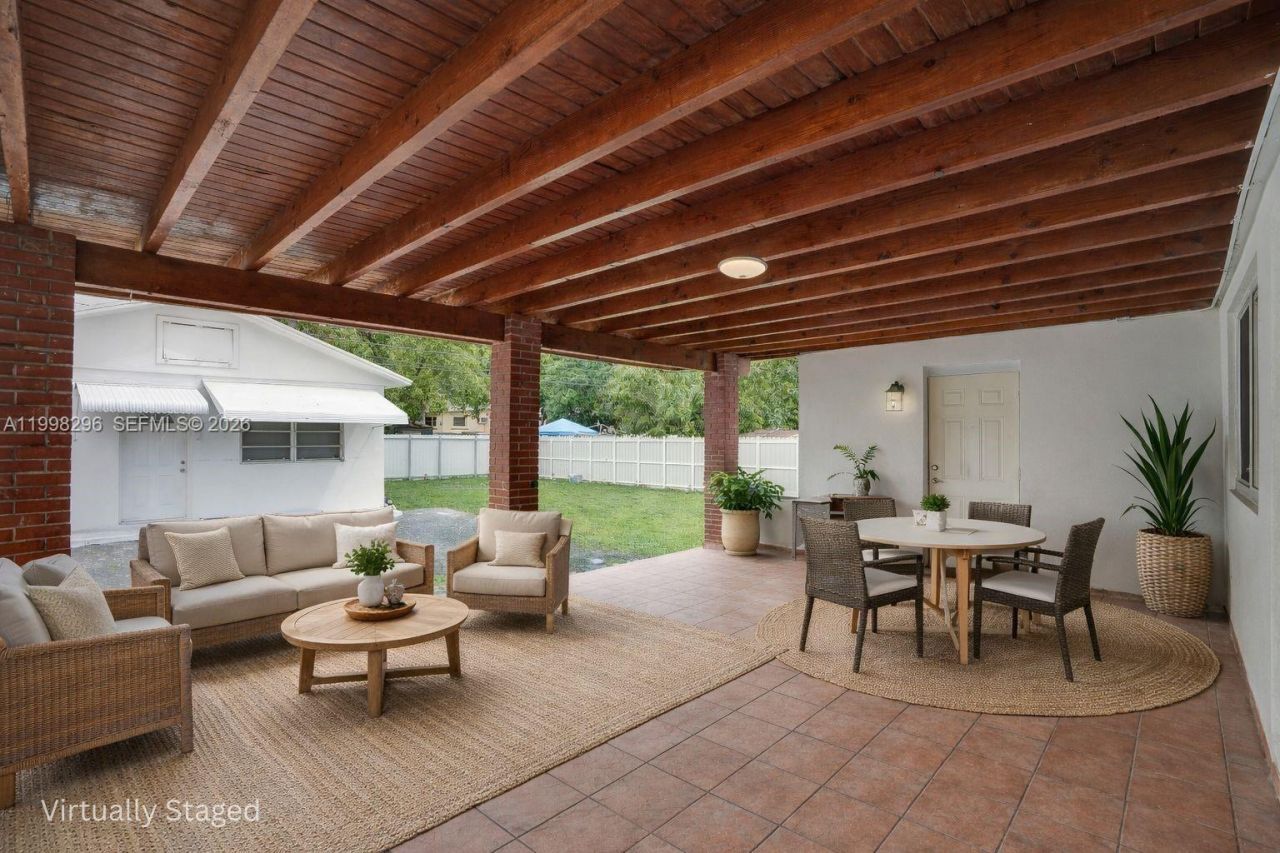 877 W 33rd St, Hialeah, FL 33012 Photo