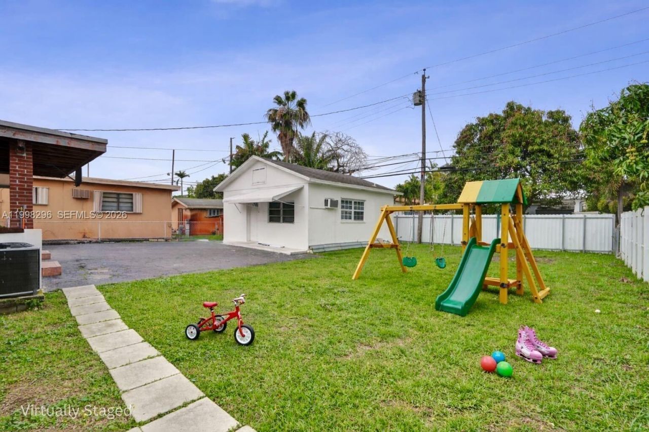 877 W 33rd St, Hialeah, FL 33012 Photo