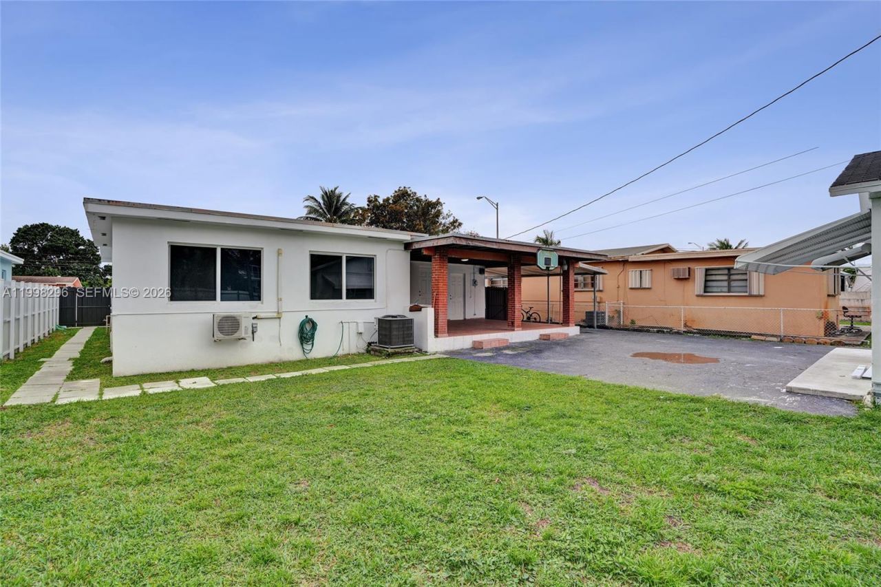 877 W 33rd St, Hialeah, FL 33012 Photo