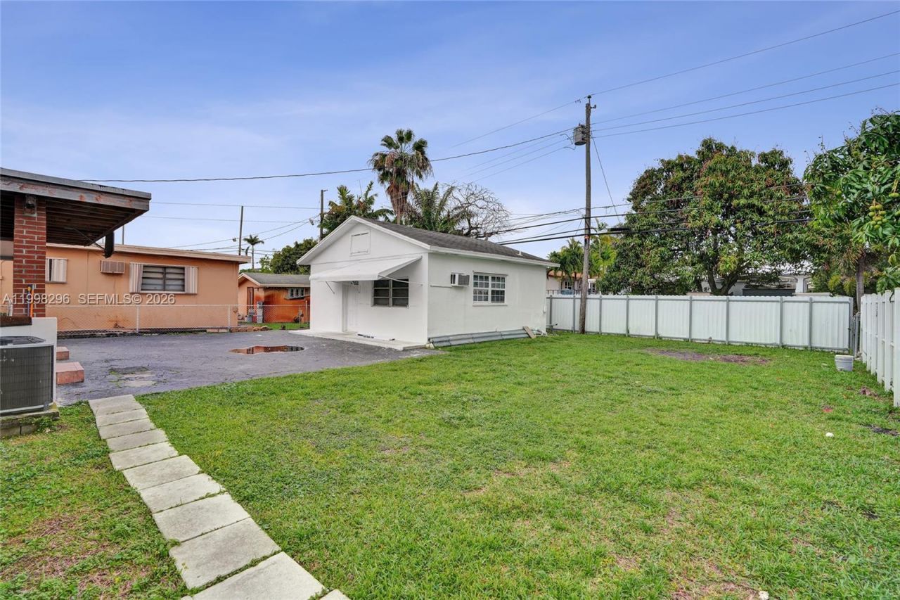 877 W 33rd St, Hialeah, FL 33012 Photo