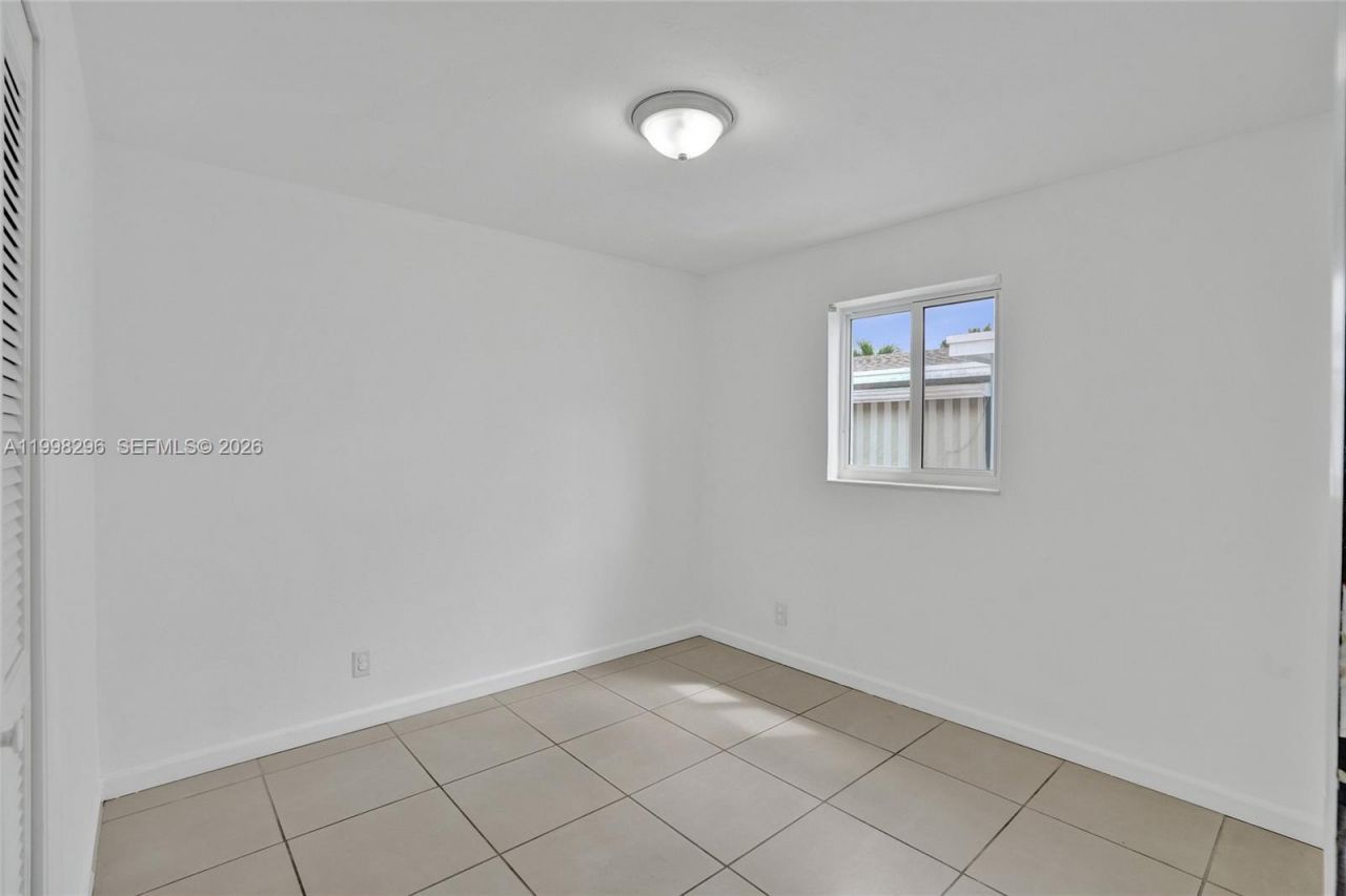 877 W 33rd St, Hialeah, FL 33012 Photo