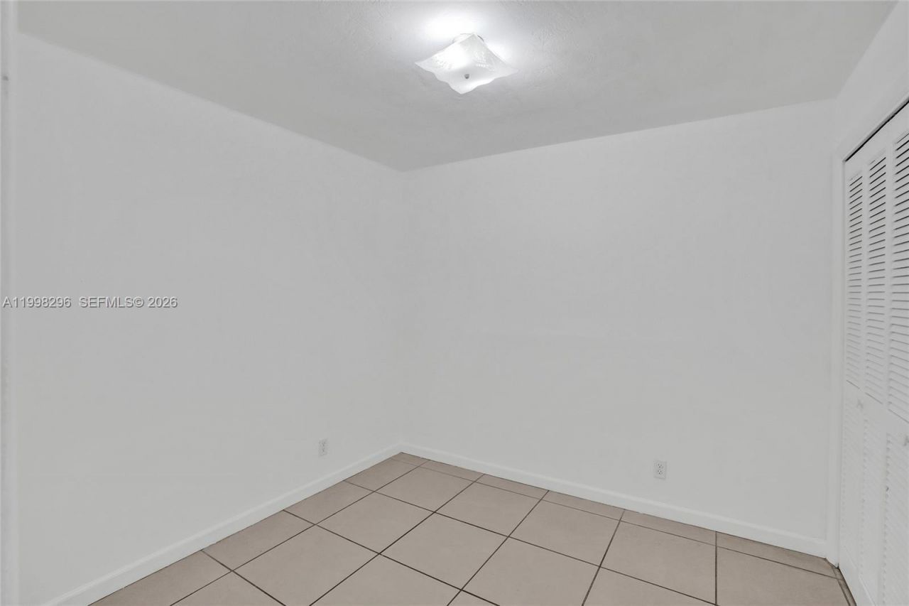 877 W 33rd St, Hialeah, FL 33012 Photo