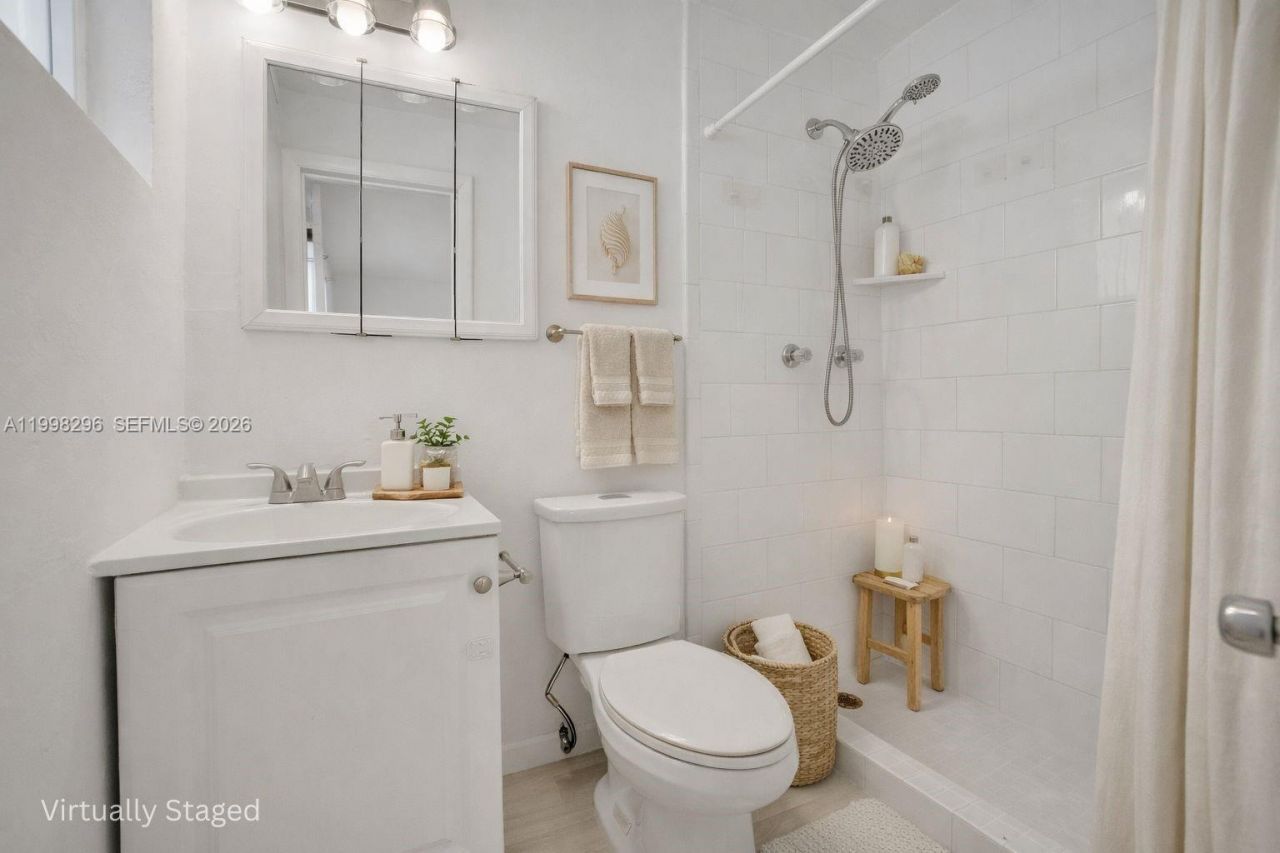 877 W 33rd St, Hialeah, FL 33012 Photo