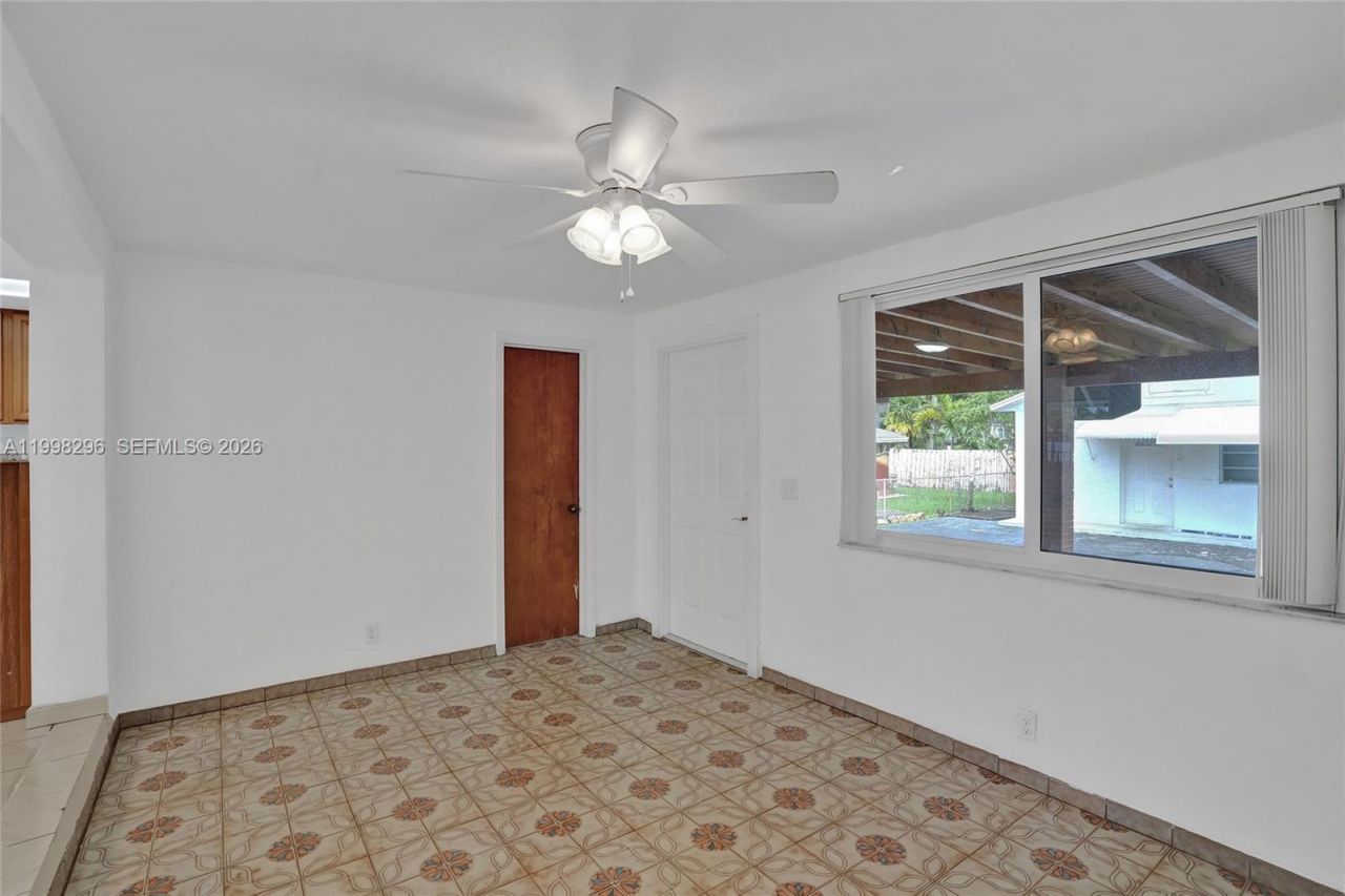 877 W 33rd St, Hialeah, FL 33012 Photo
