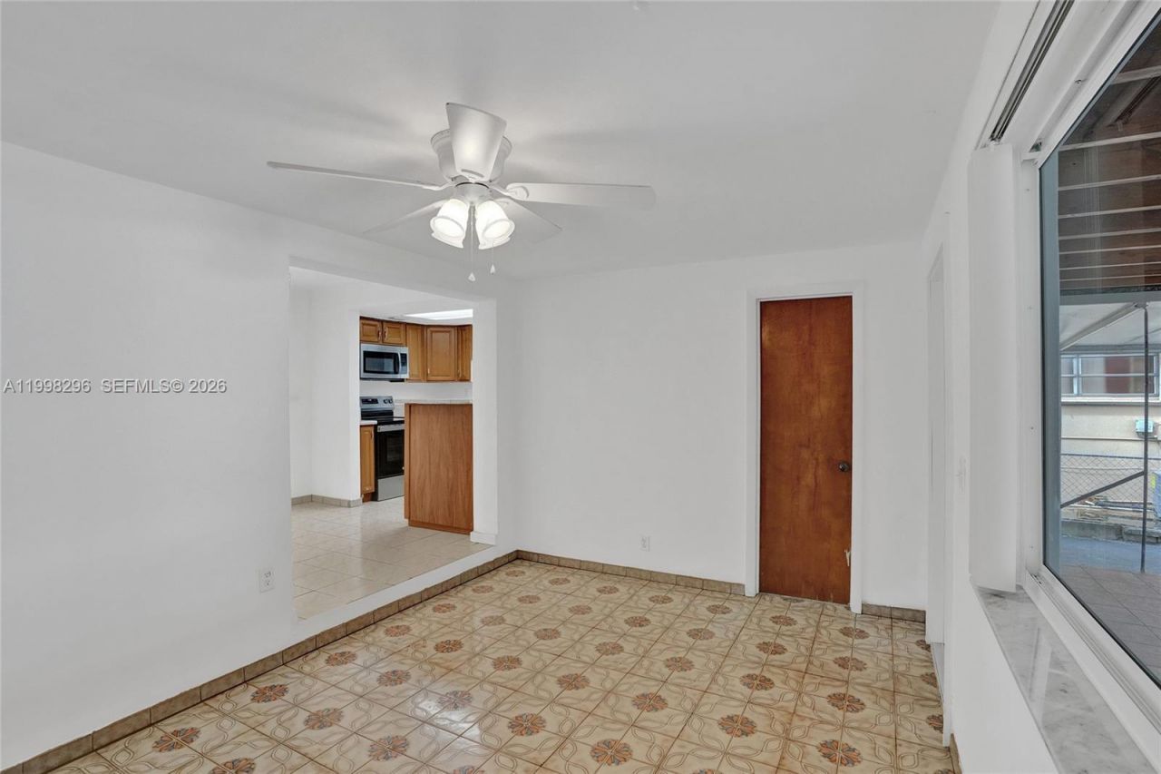 877 W 33rd St, Hialeah, FL 33012 Photo