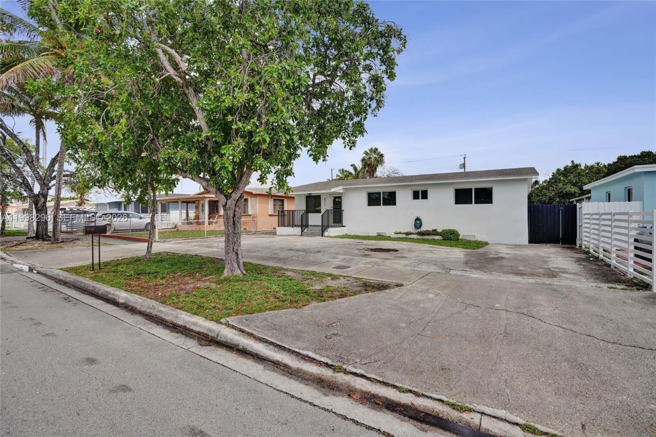 877 W 33rd St, Hialeah, FL 33012 Photo