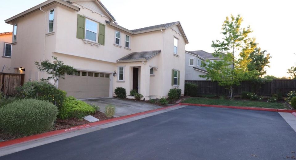 909 Blossom Rock Ln, Folsom, CA 95630 Photo