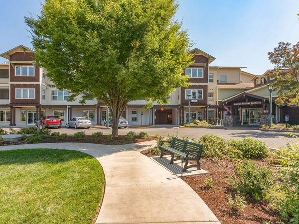 943 Mountain Meadows Circle, Ashland, OR 97520