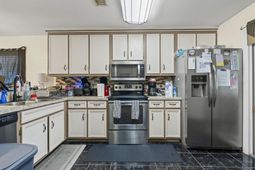 1660 Stuart Square Circle photo 4