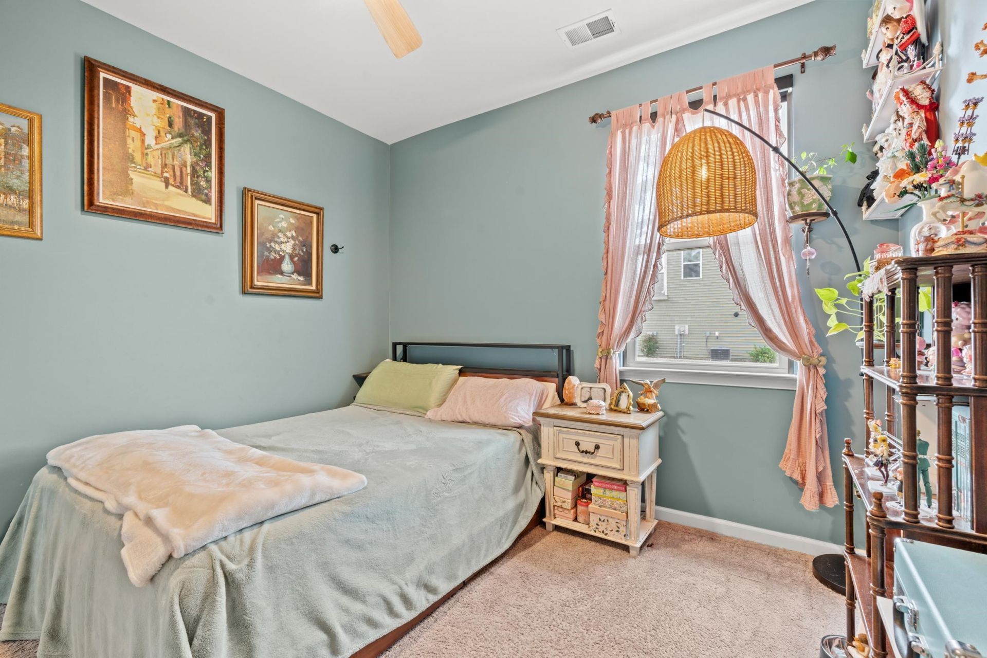 939 Irving Dr. Photo 17