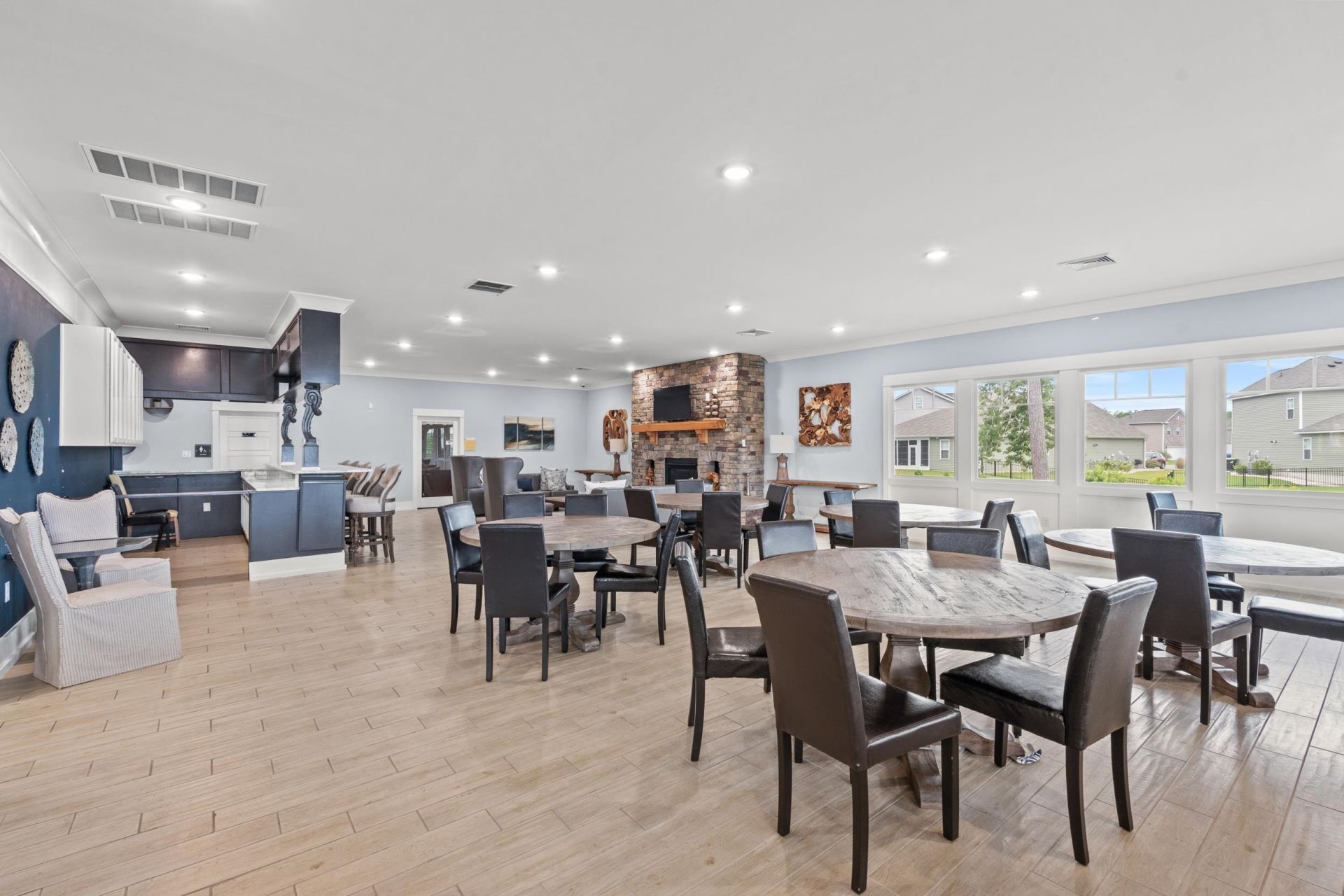 939 Irving Dr. Photo 23