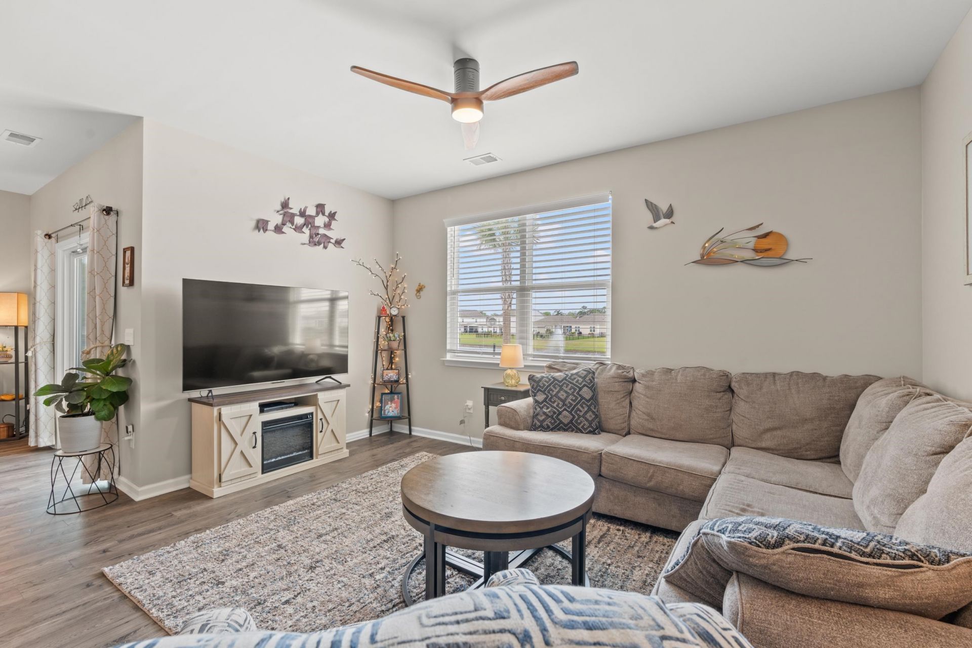 939 Irving Dr. Photo 5