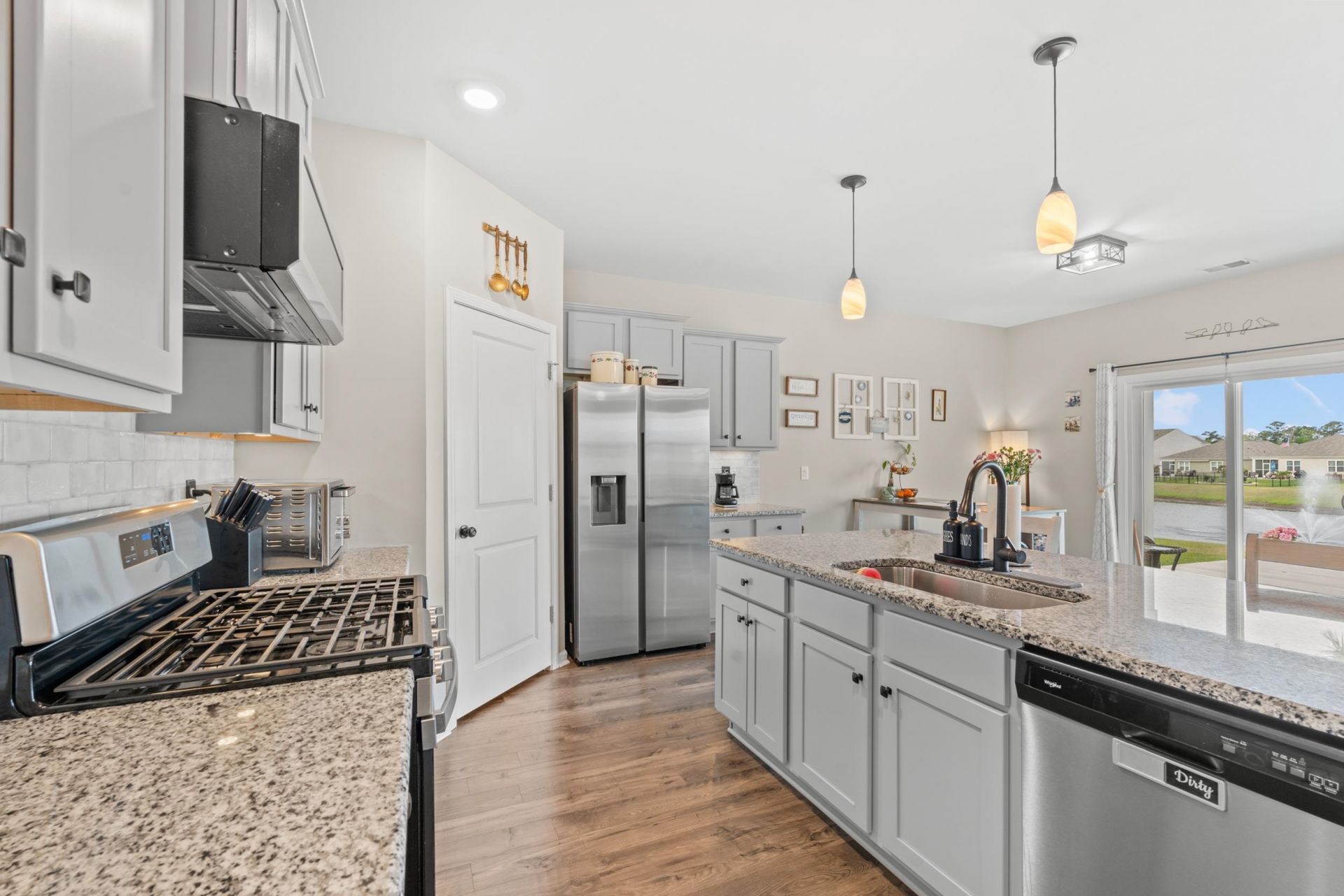 939 Irving Dr. Photo 9