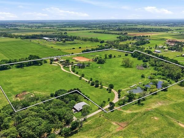 1100 Debbie Lane , Pilot Point, TX 76258