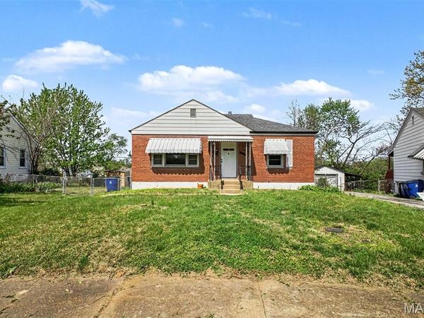 10205 Saint Daniel Lane, St Ann, MO 63074