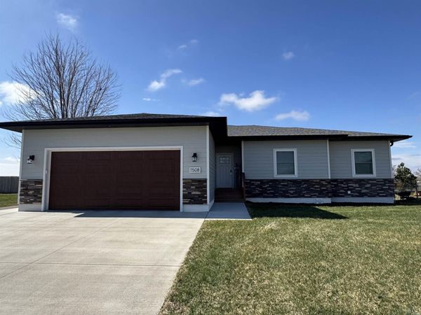 1508 Country Club Drive, Elk Point, SD 57025