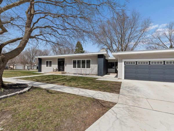 900 6th Avenue S, Clear Lake, IA 50428