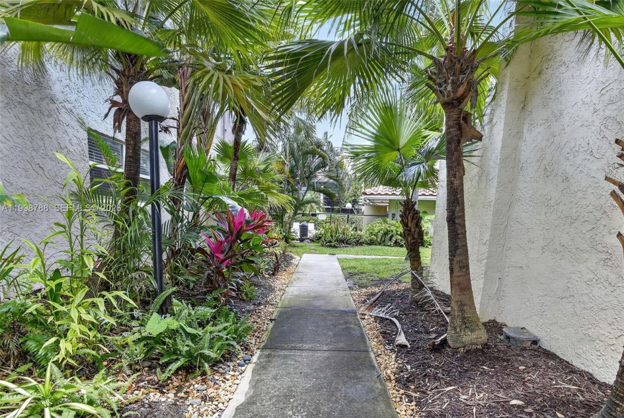 5240 NE 6th Ave , Unit H26, Oakland Park, FL 33334 Photo