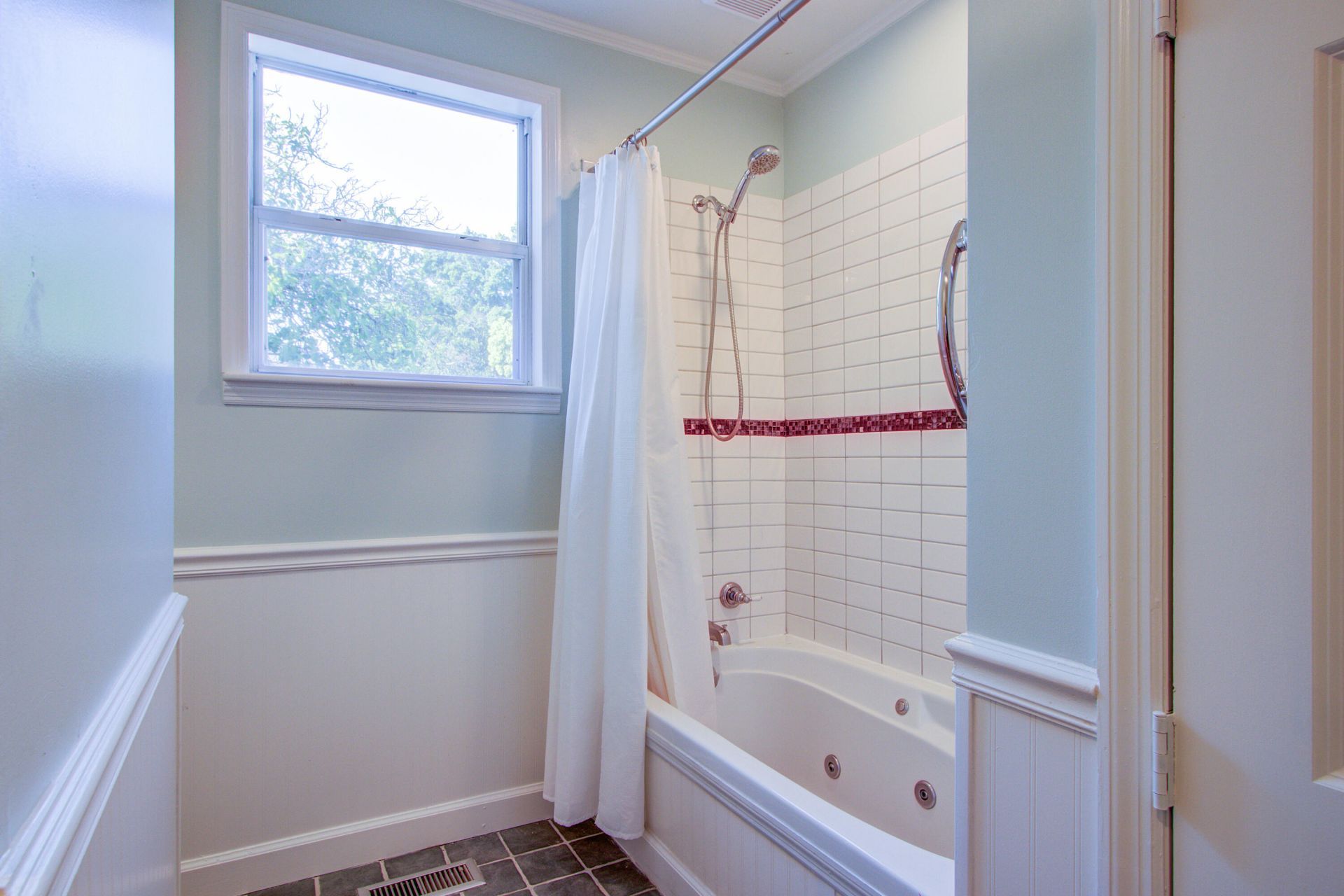 4881 Victoria Avenue Photo 10