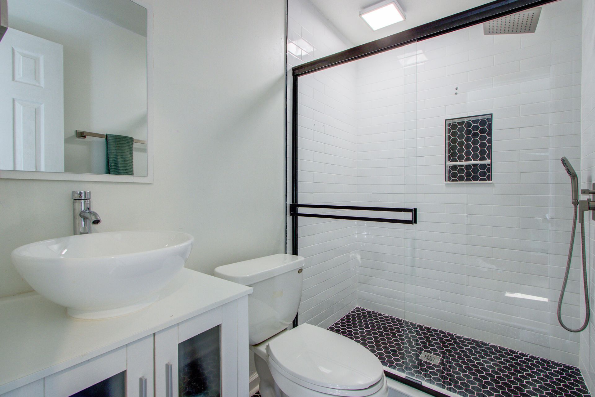 4881 Victoria Avenue Photo 11