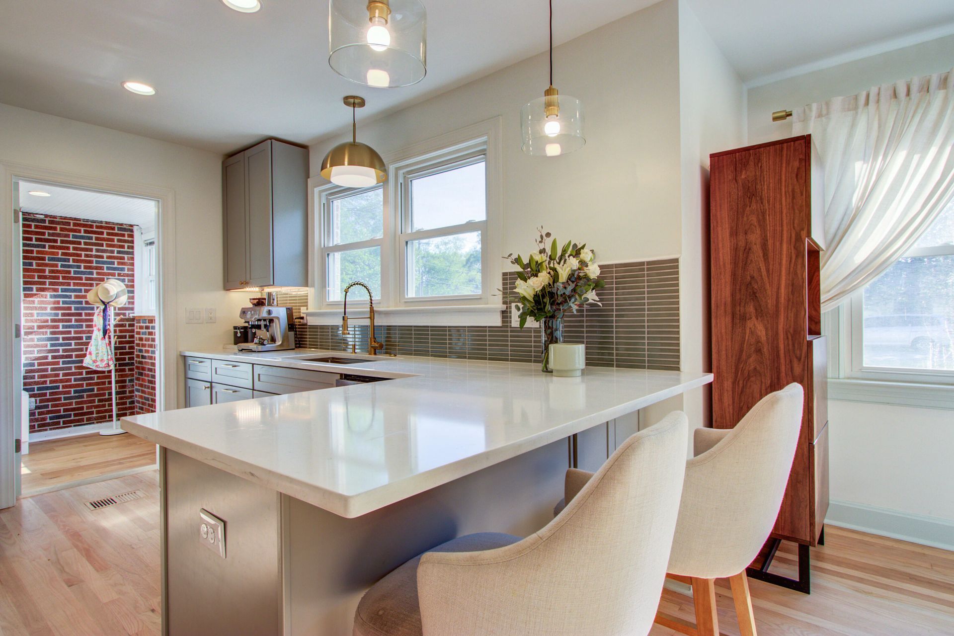 4881 Victoria Avenue Photo 17