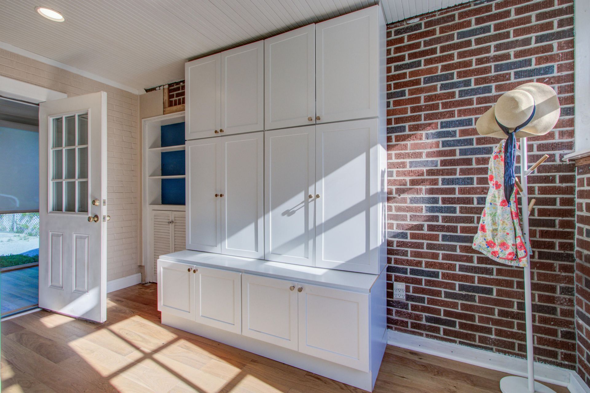 4881 Victoria Avenue Photo 18